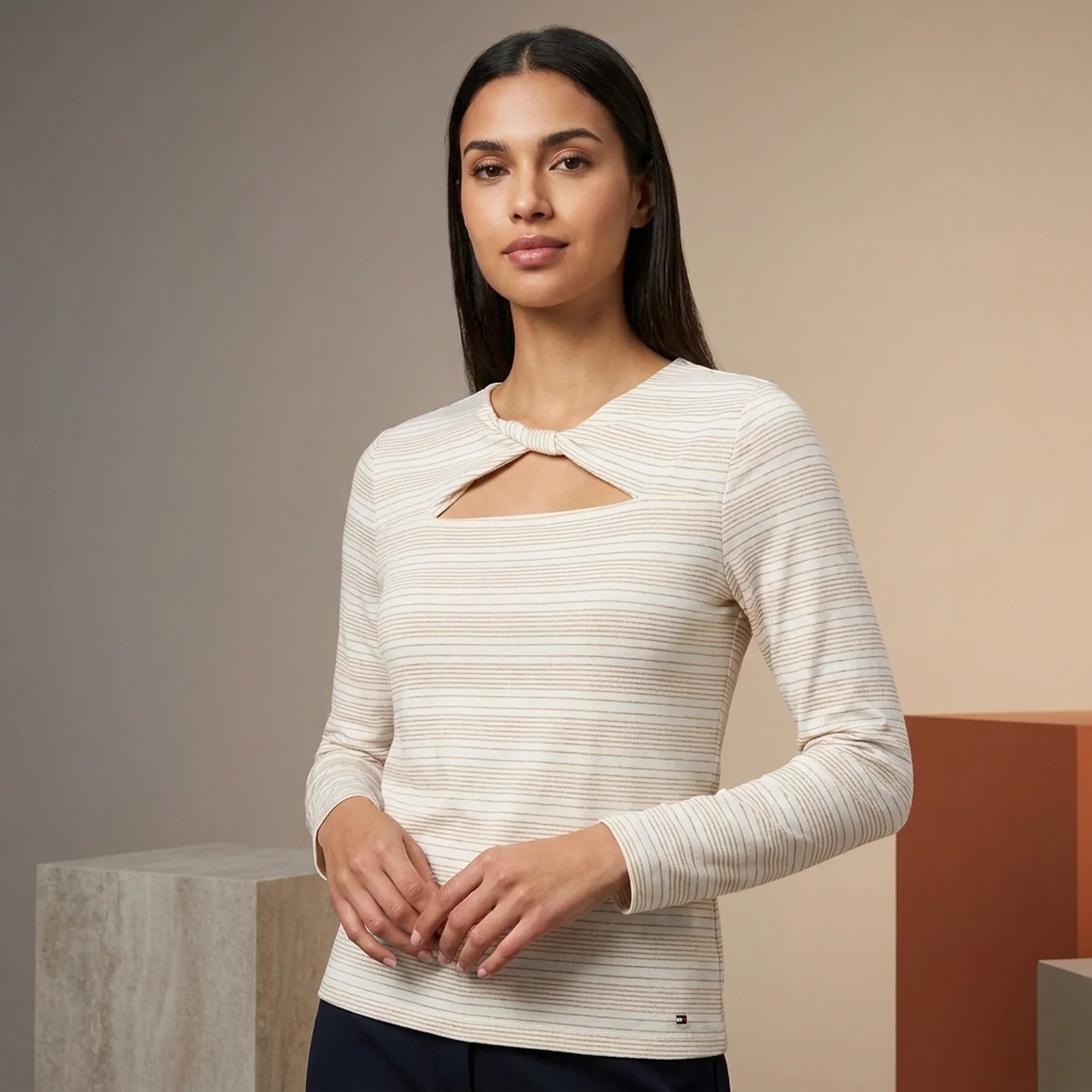 Жіночий лонгслів Tommy Hilfiger з декоративним вузлом 1159850696