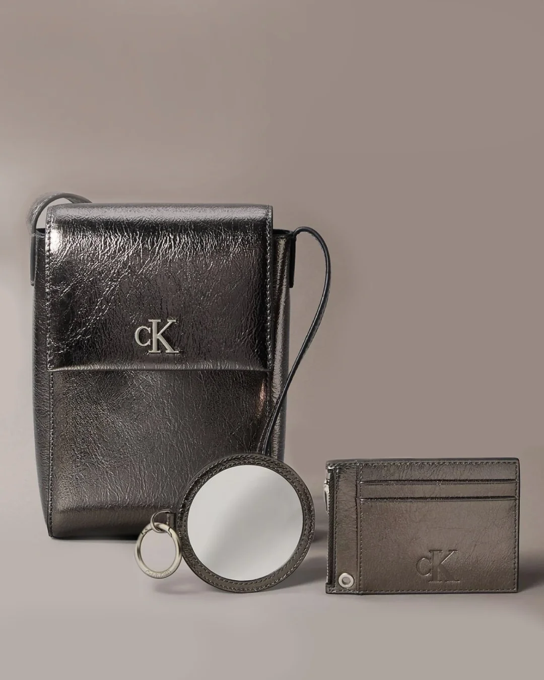 Жіночий набір Calvin Klein сумка через плече, картхолдер та дзеркало 1159845570 Сріблястий