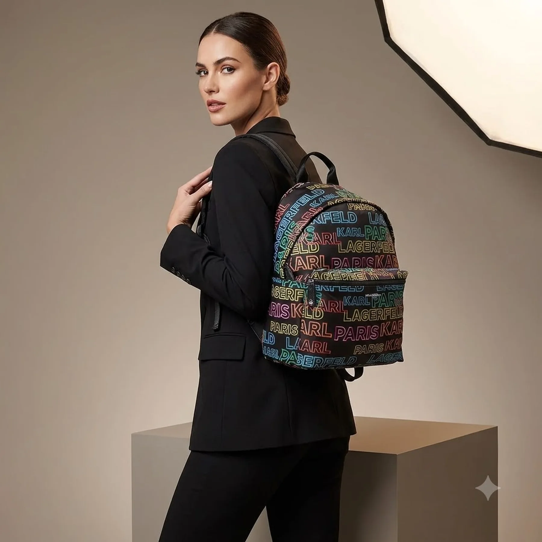 Жіночий рюкзак Karl Lagerfeld Paris з логотипом 1159827072 (Чорний One size)