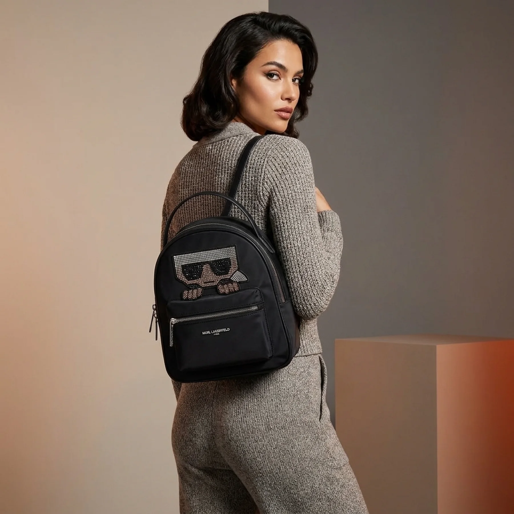 Жіночий рюкзак Karl Lagerfeld Paris з малюнком зі страз 1159815758 (Чорний One size)