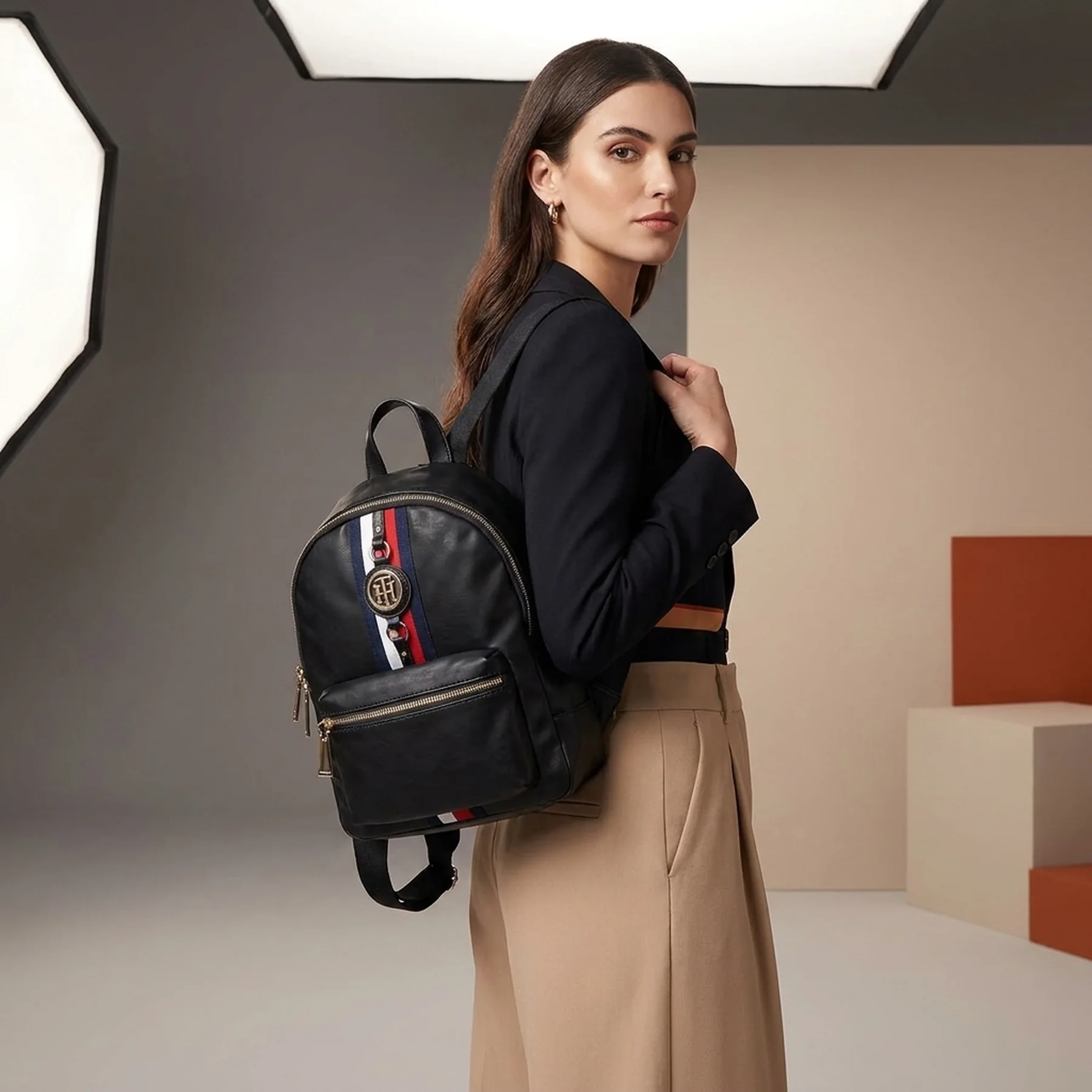 Жіночий рюкзак Tommy Hilfiger з монограмою 1159769196 (Чорний, One Size)