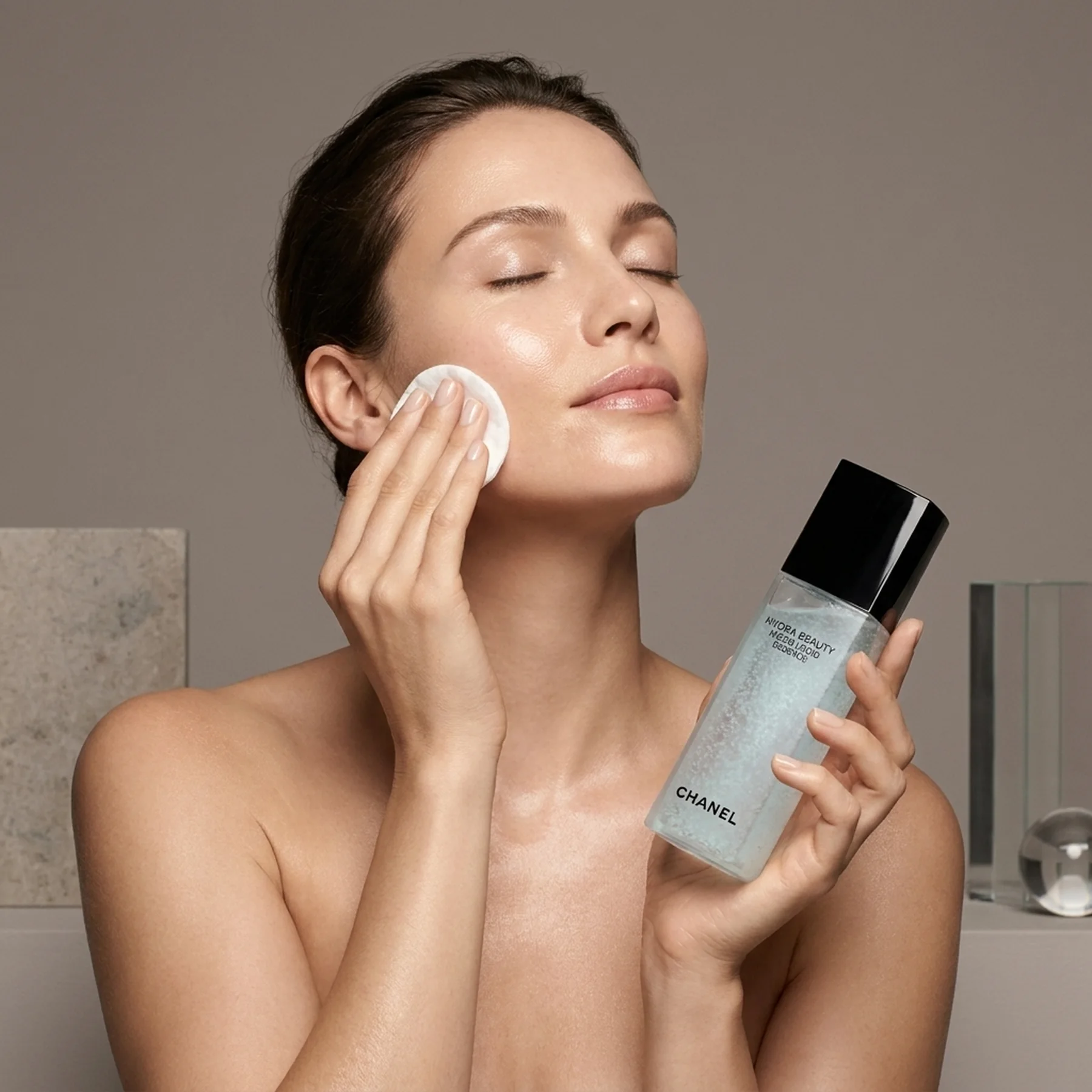 Увлажнение, энергия, выравнивание CHANEL Hydra Beauty Micro Liquid Essence 150 мл