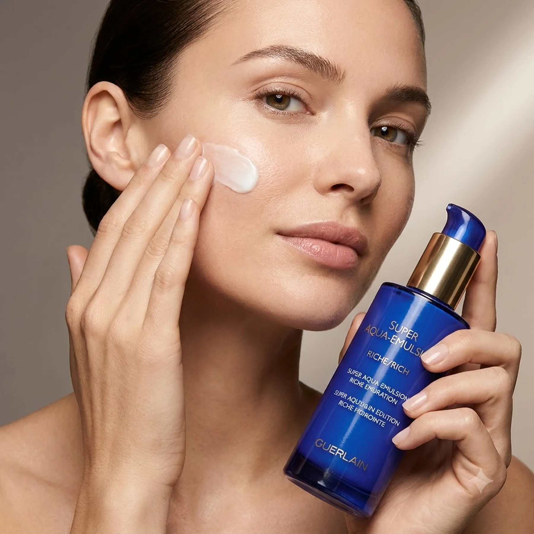 Эмульсия увлажняющая - насыщенная текстура Guerlain Super Aqua Emulsion Rich 50 мл