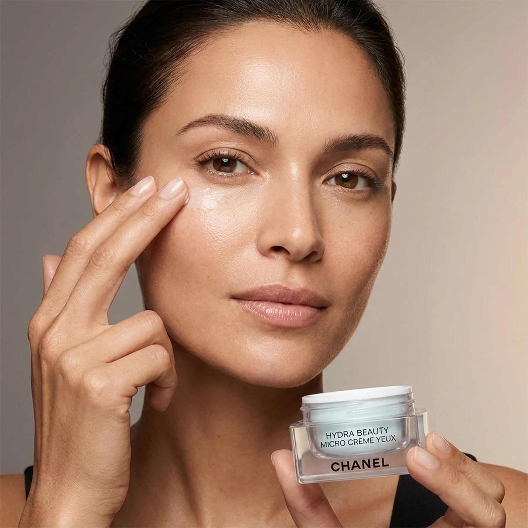 Зволожуючий крем для сяйва шкіри навколо очей CHANEL HYDRA BEAUTY Micro Eye Cream Moisturizer Illuminator 15 мл