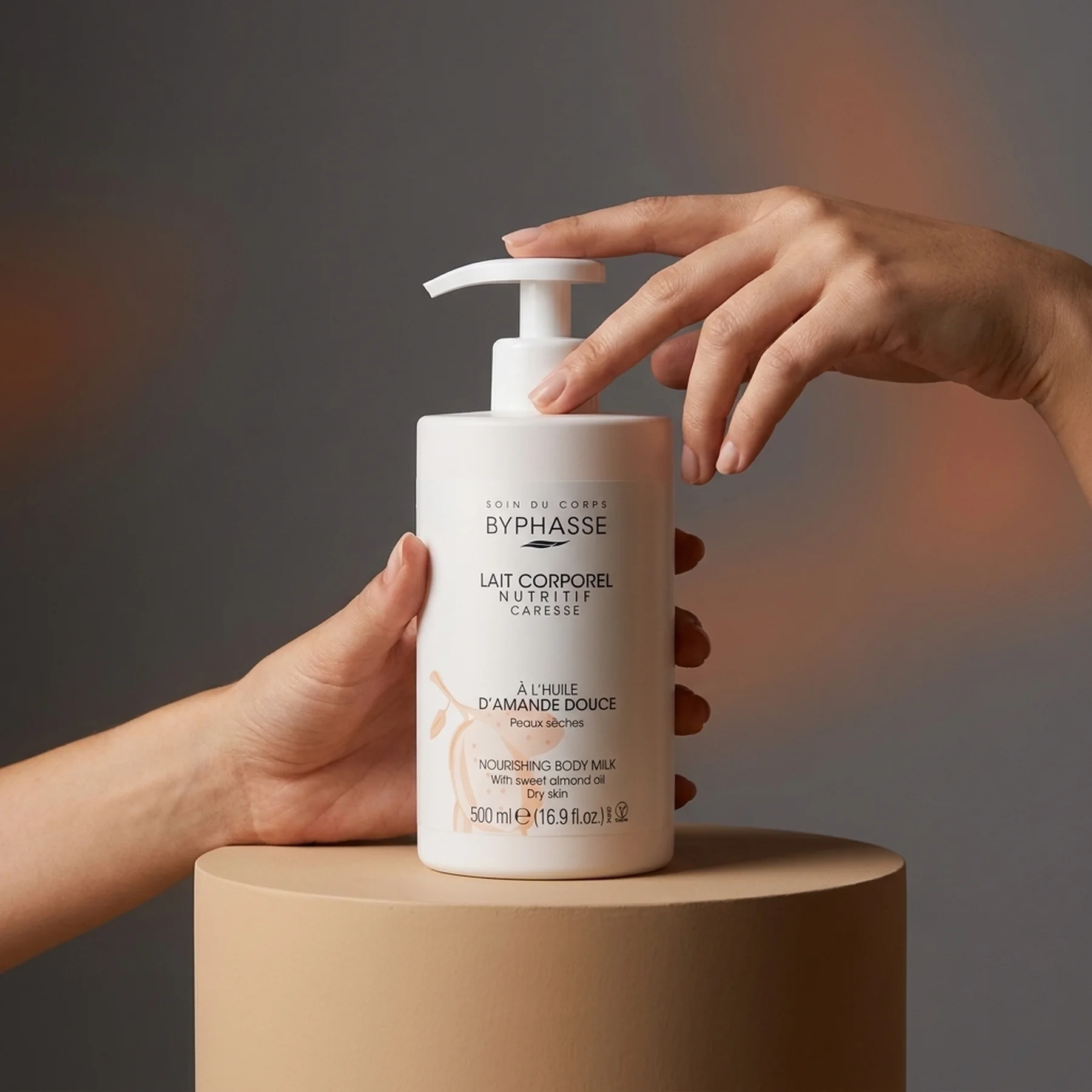 Увлажняющий крем для тела Byphasse Moisturizing Body Cream 500 мл Олія солодкого мигдалю, з дозатором Оновлений дизайн